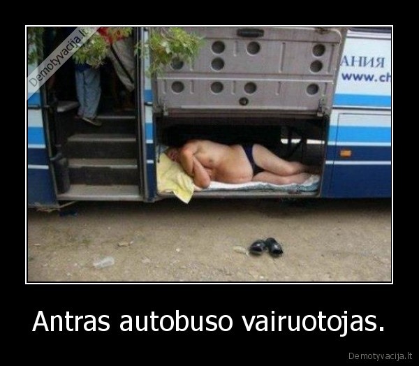 Antras autobuso vairuotojas.