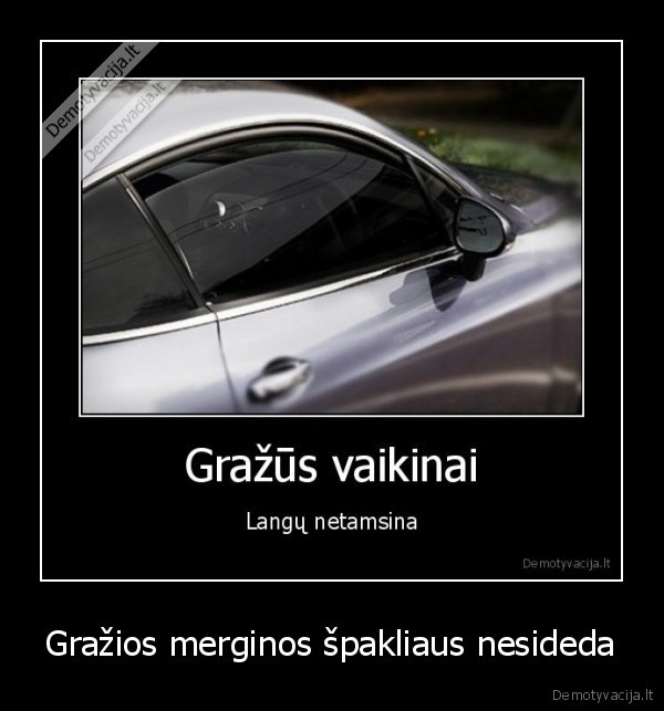 Gražios merginos špakliaus nesideda