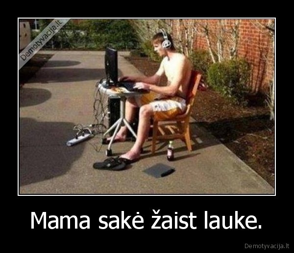 Mama sakė žaist lauke.