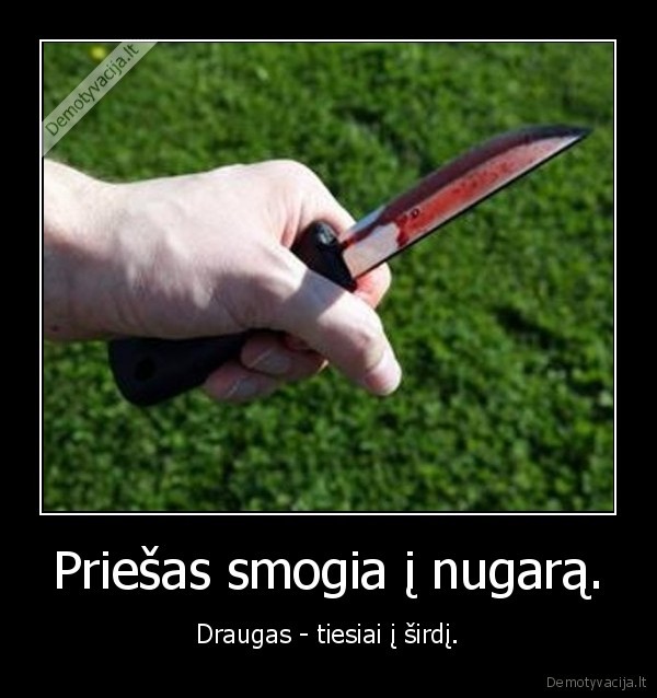 Priešas smogia į nugarą.