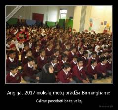 Anglija, 2017 mokslų metų pradžia Birminghame - Galime pastebėti baltą vaiką