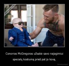 Conorras McGregoras užsakė savo najagimiui - specialų kostiumą prieš pat jo kovą.