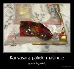 Kai vasarą palieki mašinoje - guminukų pakelį