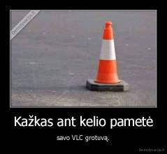 Kažkas ant kelio pametė - savo VLC grotuvą.