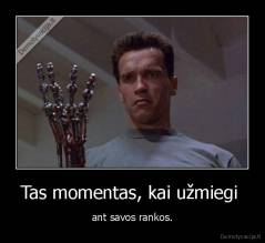 Tas momentas, kai užmiegi  - ant savos rankos.