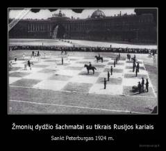 Žmonių dydžio šachmatai su tikrais Rusijos kariais - Sankt Peterburgas 1924 m.